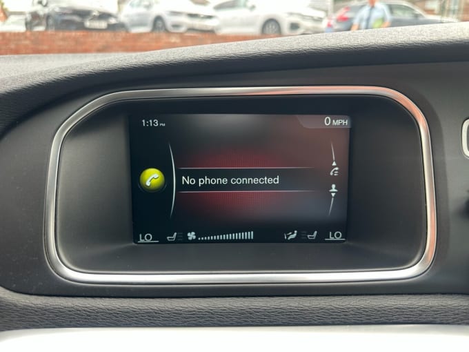 2025 Volvo V40