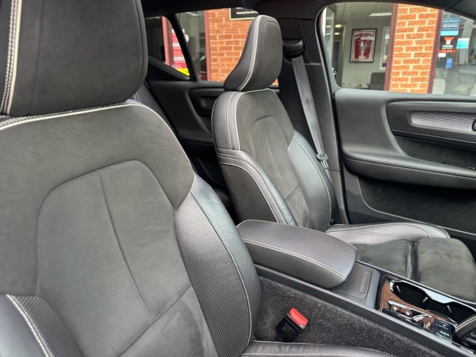 2025 Volvo Xc40