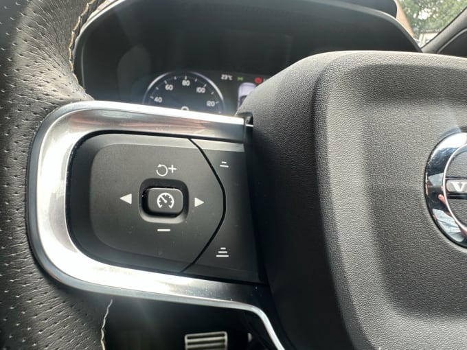 2025 Volvo Xc40