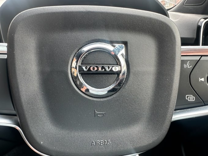 2025 Volvo Xc40