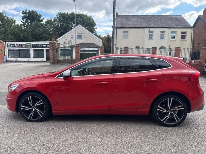 2025 Volvo V40