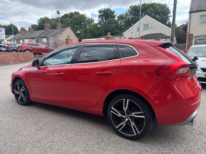 2025 Volvo V40
