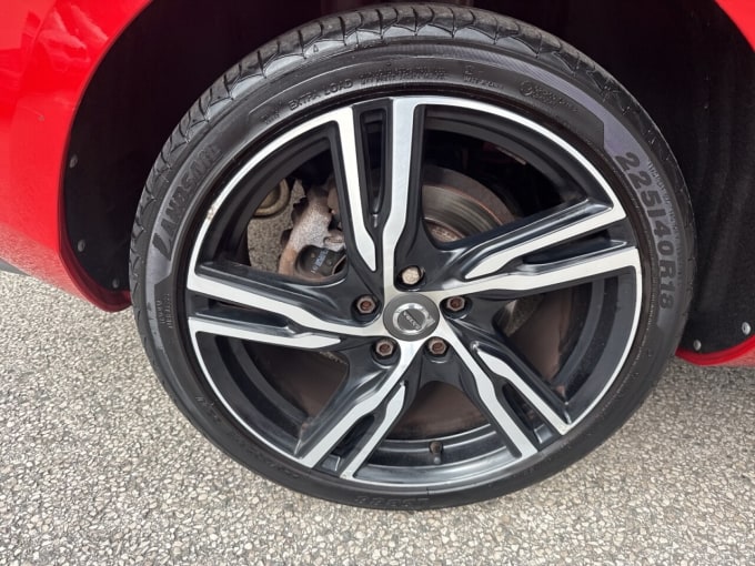 2025 Volvo V40
