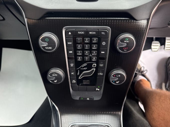 2025 Volvo V40