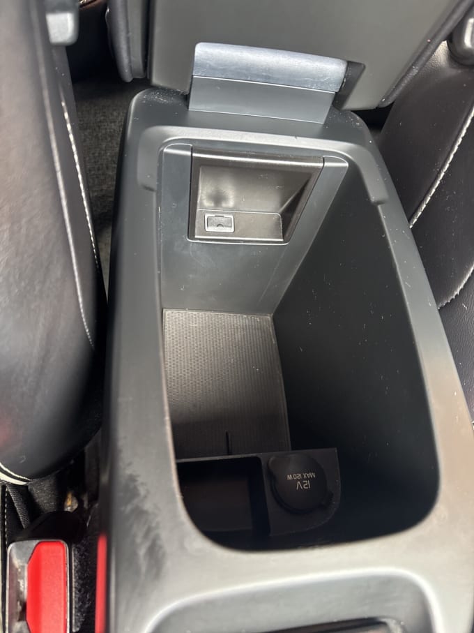 2025 Volvo V40