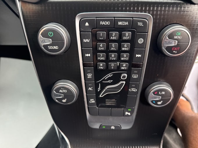 2025 Volvo V40
