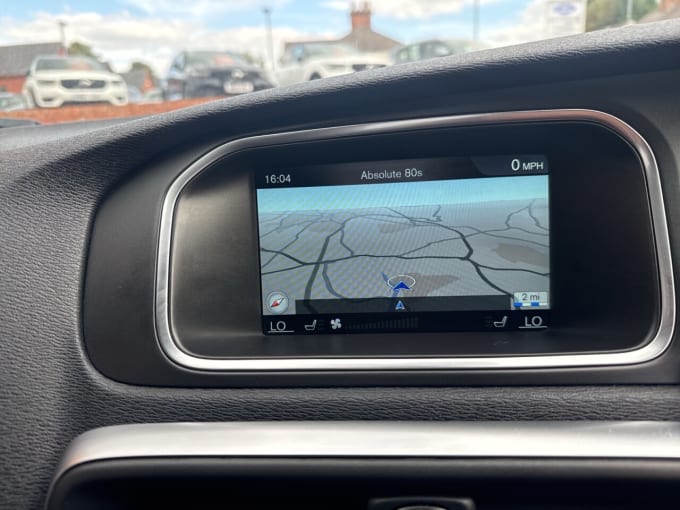2025 Volvo V40