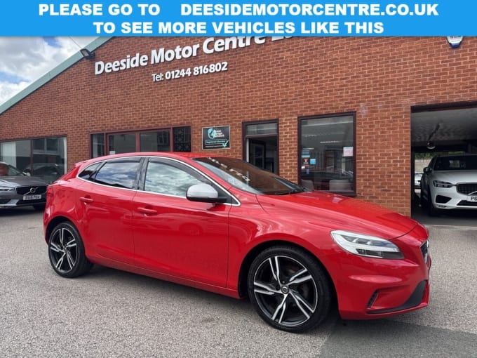 2025 Volvo V40