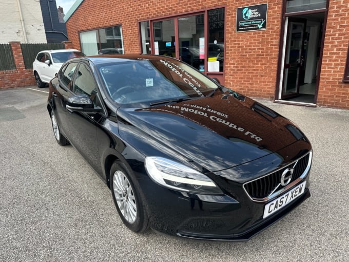 2025 Volvo V40