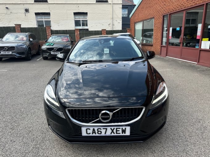 2025 Volvo V40