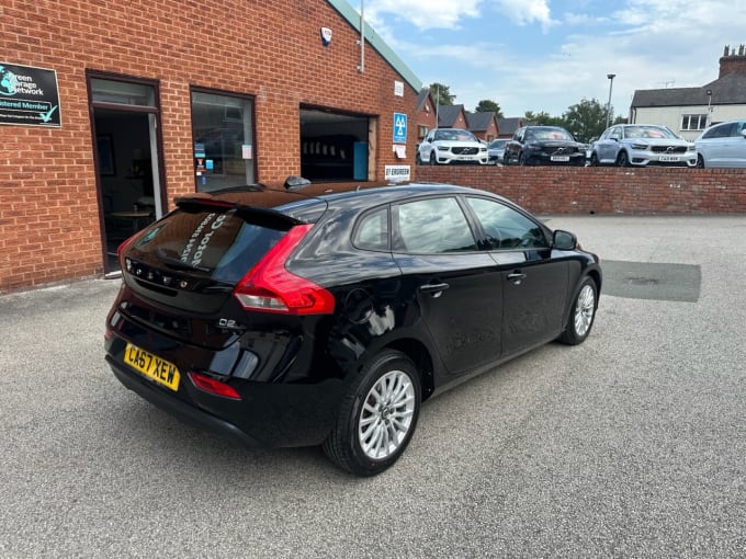2025 Volvo V40