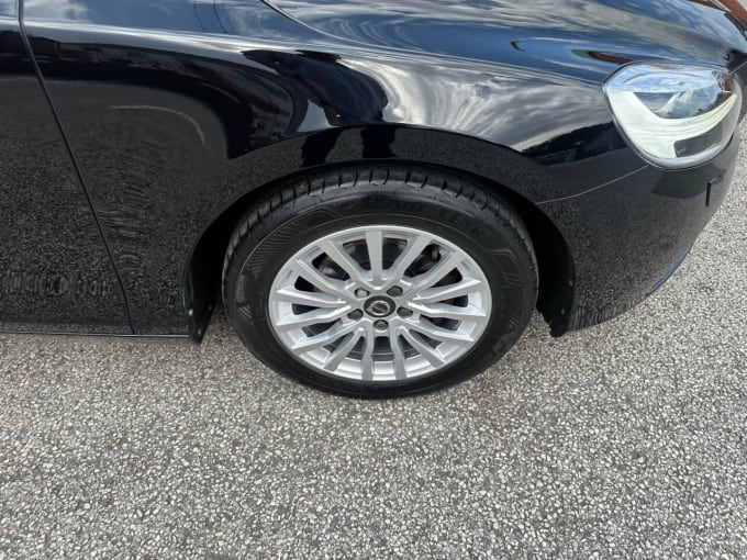 2025 Volvo V40