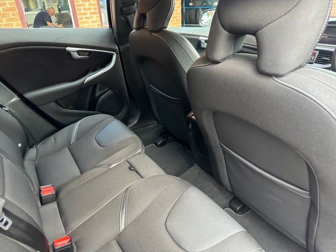 2025 Volvo V40