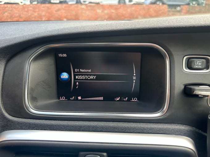 2025 Volvo V40