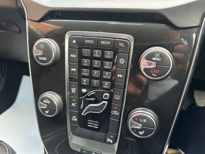 2025 Volvo V40