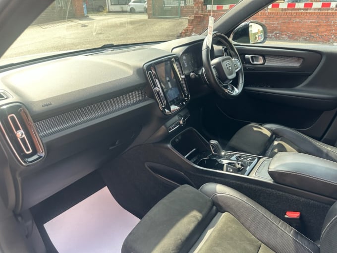 2025 Volvo Xc40