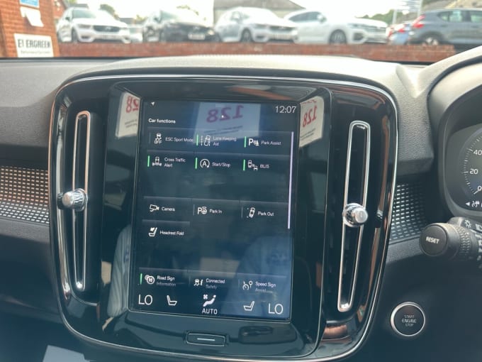 2025 Volvo Xc40