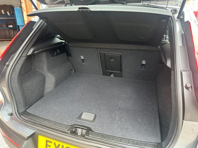 2025 Volvo Xc40