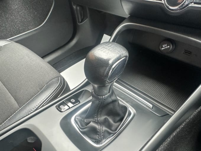 2025 Volvo Xc40