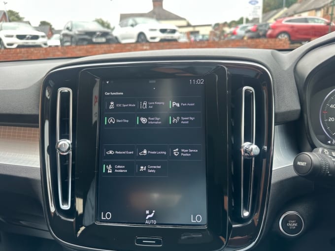 2025 Volvo Xc40