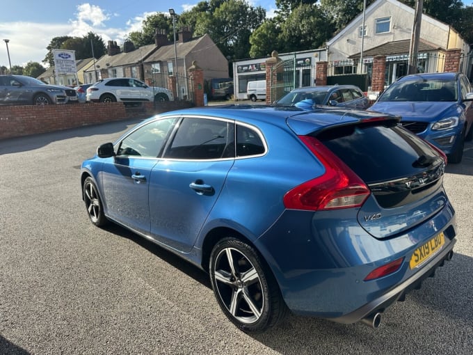 2025 Volvo V40
