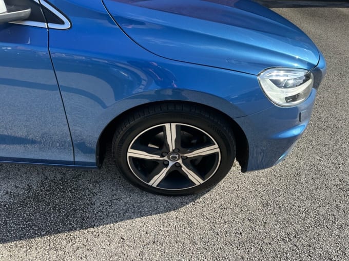 2025 Volvo V40