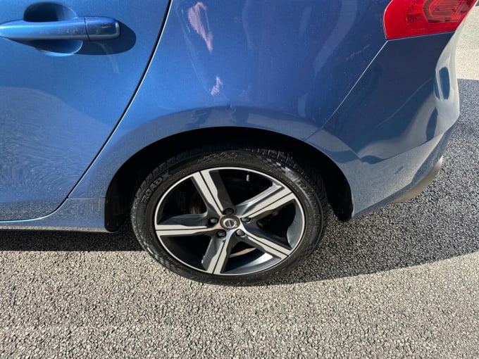 2025 Volvo V40