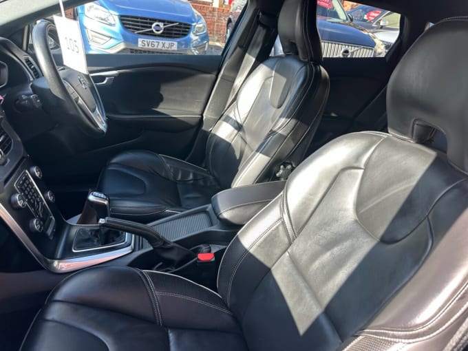 2025 Volvo V40