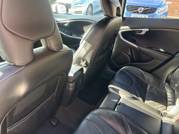 2025 Volvo V40