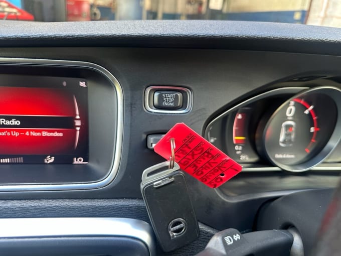2025 Volvo V40