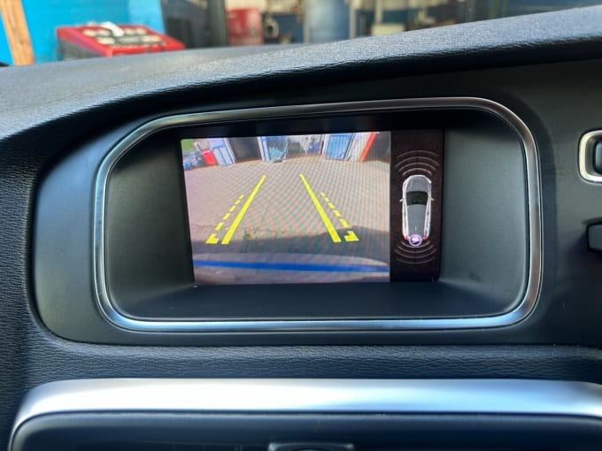 2025 Volvo V40