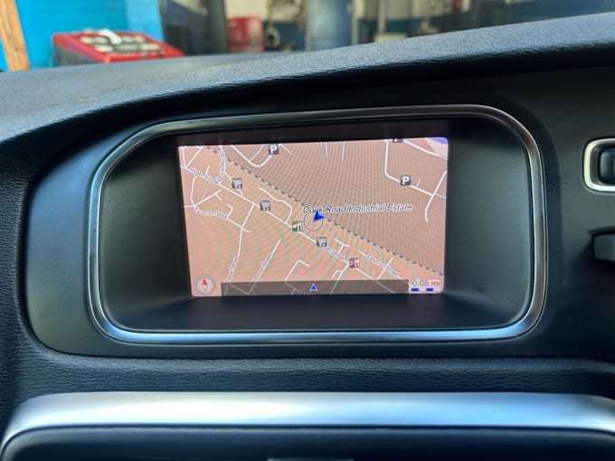 2025 Volvo V40