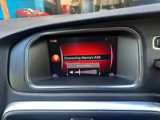 2025 Volvo V40