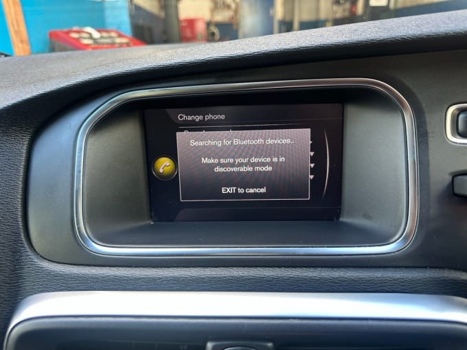 2025 Volvo V40