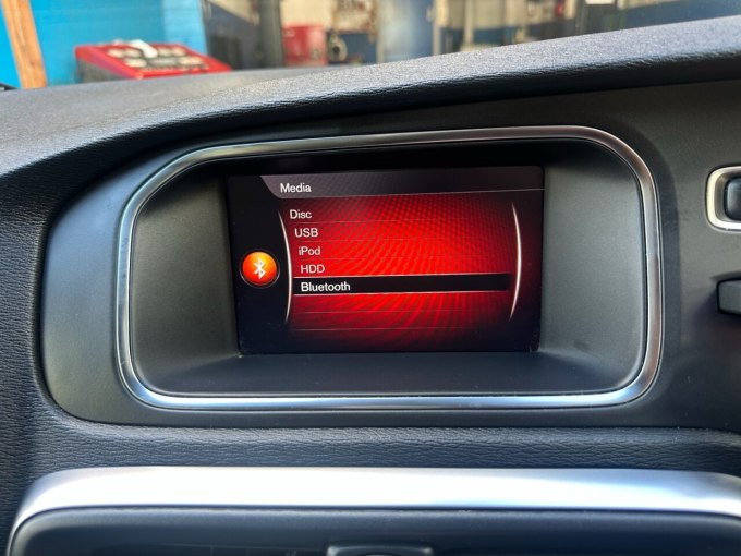 2025 Volvo V40