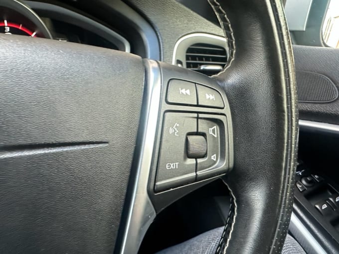 2025 Volvo V40
