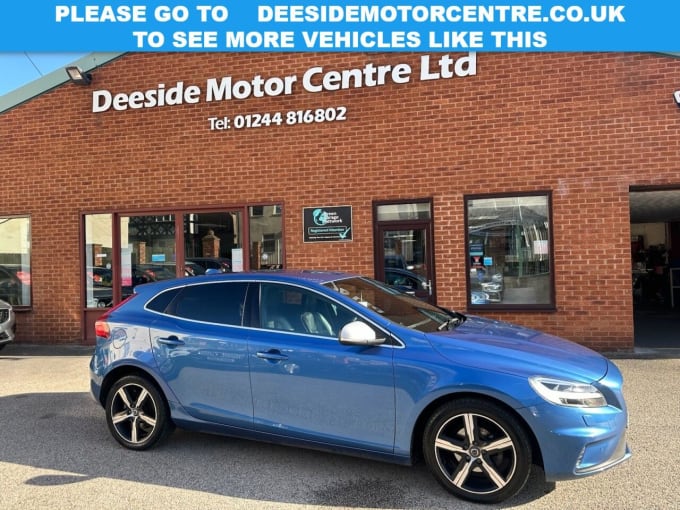 2025 Volvo V40