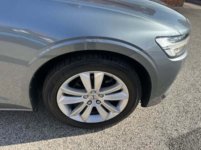 2025 Volvo V60