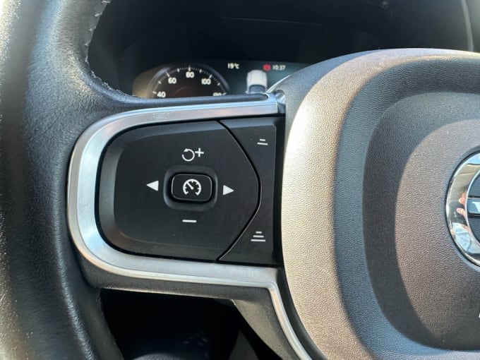 2025 Volvo V60