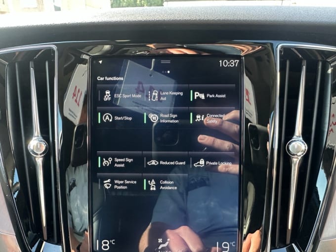 2025 Volvo V60