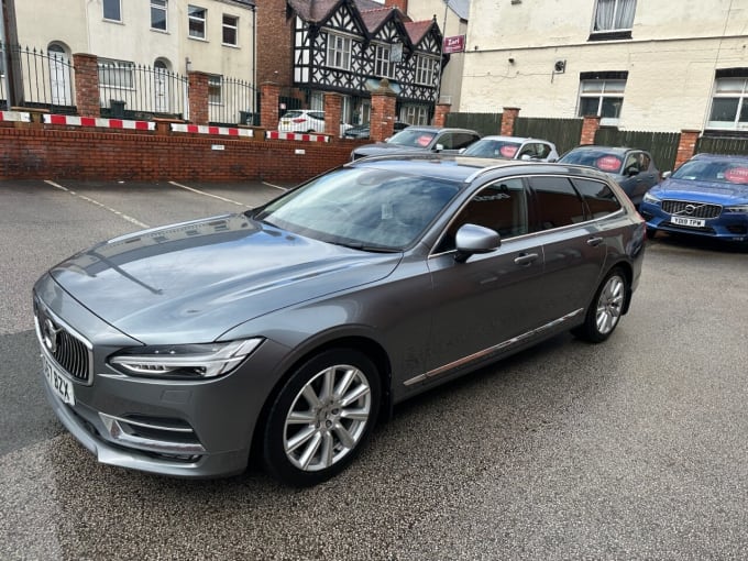 2025 Volvo V90