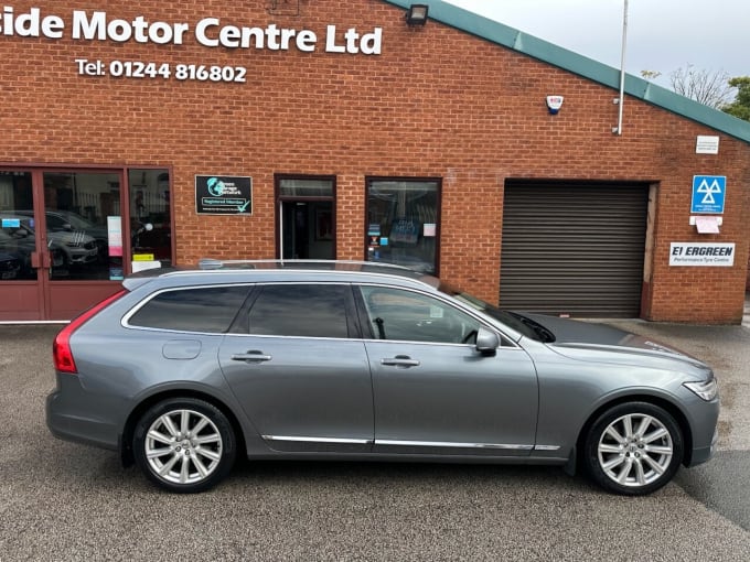 2025 Volvo V90