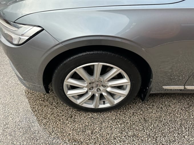 2025 Volvo V90