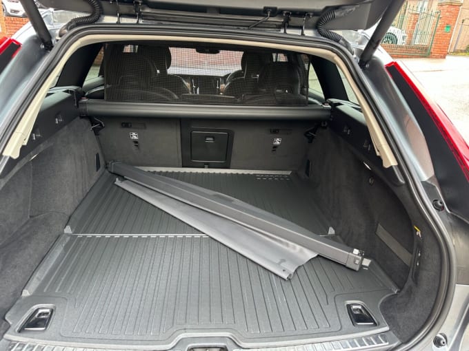 2025 Volvo V90