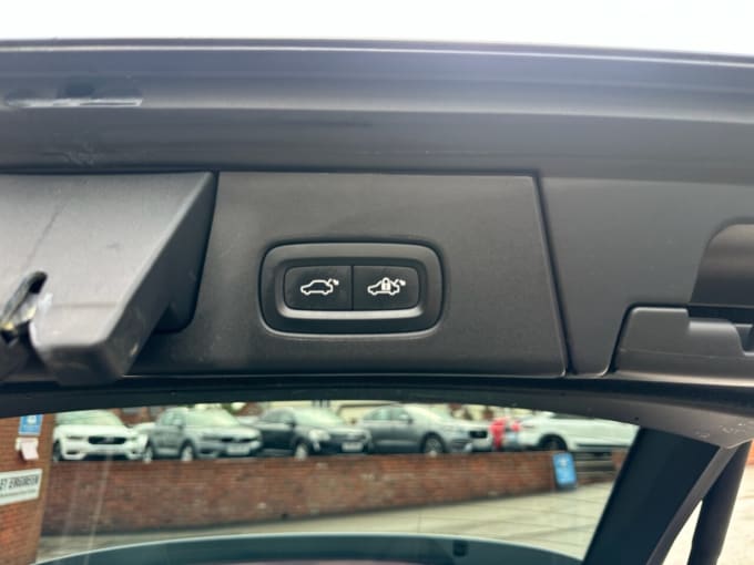 2025 Volvo V90