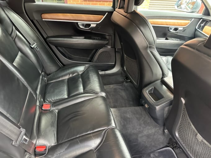 2025 Volvo V90