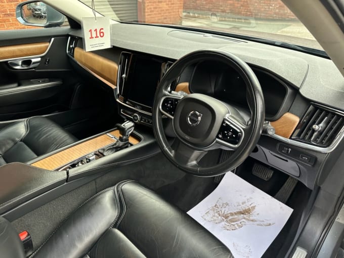2025 Volvo V90