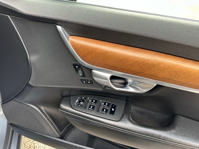 2025 Volvo V90