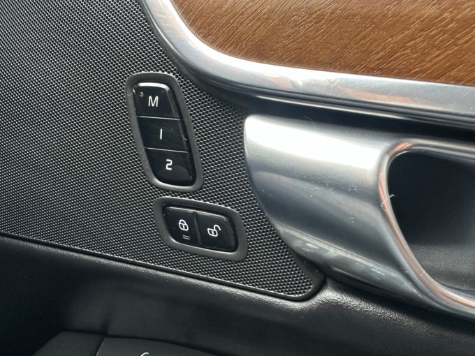 2025 Volvo V90