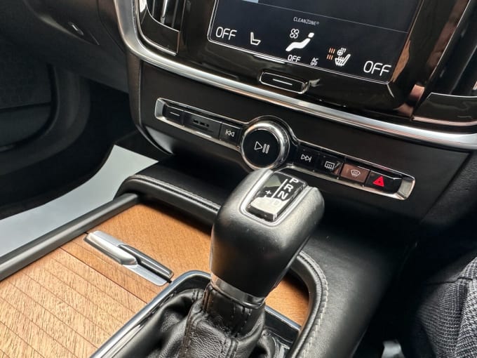 2025 Volvo V90